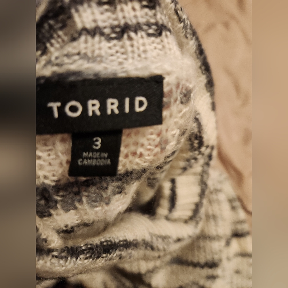 Torrid Pullover Turtle Neck Sweater Size 3 NWOT - Picture 9 of 14